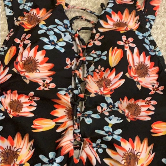 One piece - Picture 3 of 4